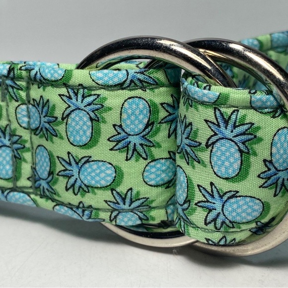 Vineyard Vines Green Blue Pineapple Textile Belt with Chromed Buckle NWT Sz Med - Picture 5 of 11